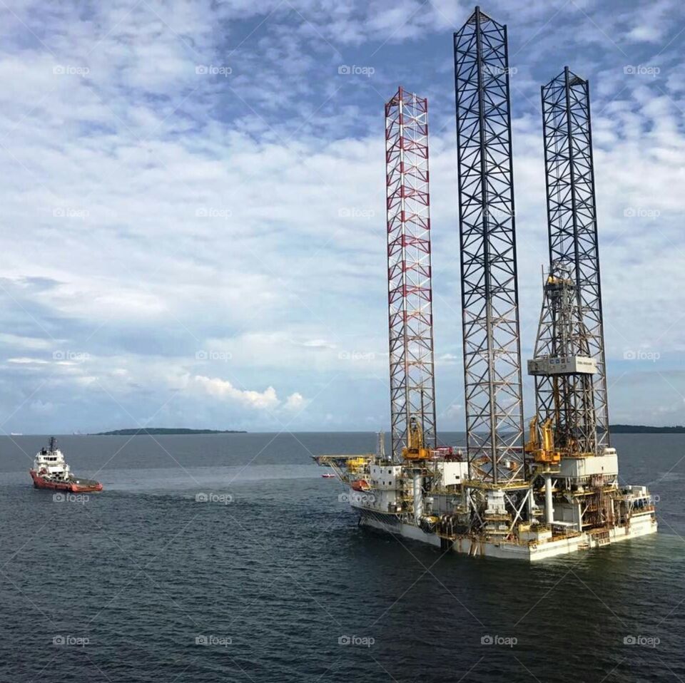 rig being pulled by a ship
