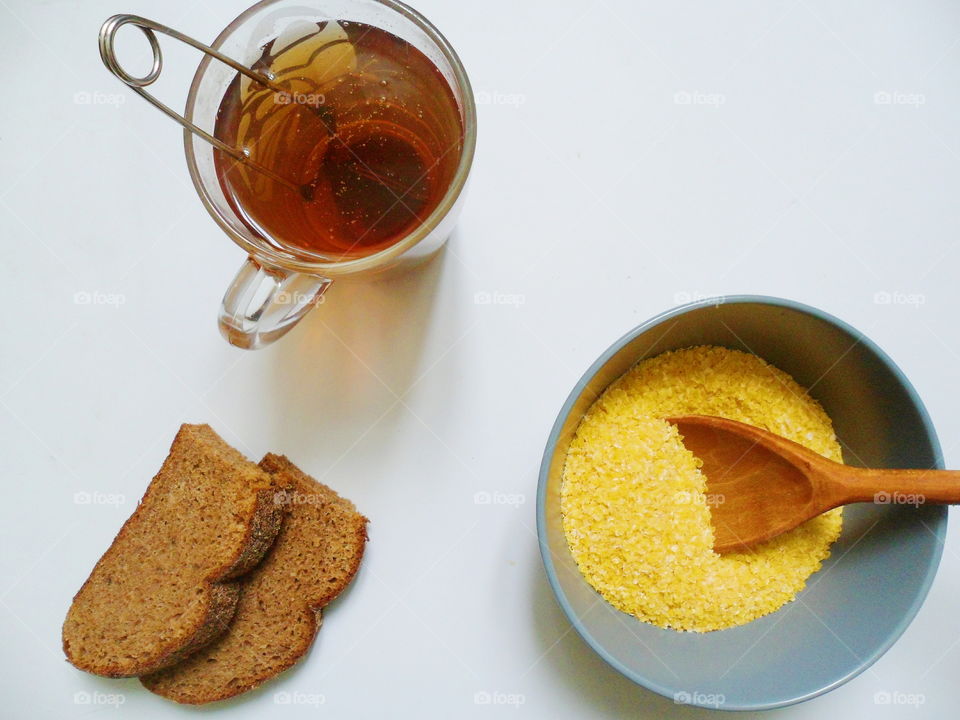 corn porridge, two slices of bread and a cup of tea