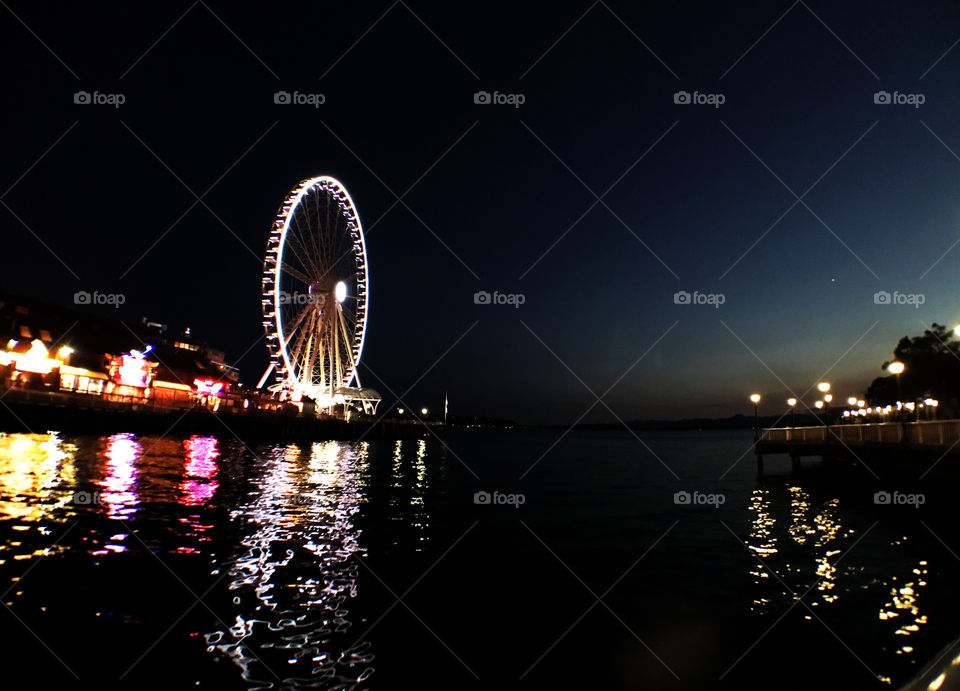 Night time the all things reflect themselve through the sea. This is one of favorite place of tourist and local in Seattle here.