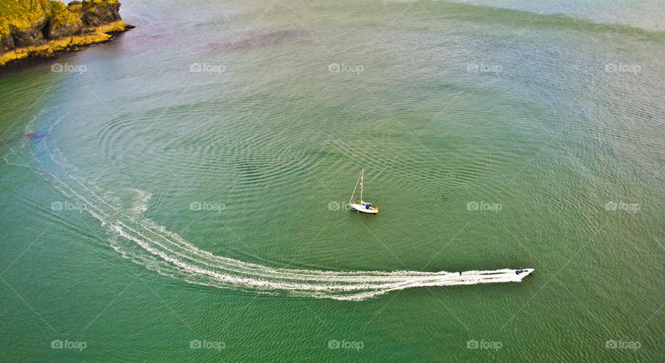 sea boat bay waterskiing by tomfish
