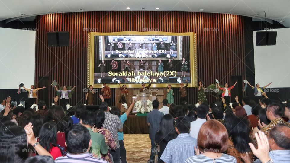 song leaders in a sermon