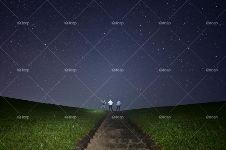 Peaceful night with friends 