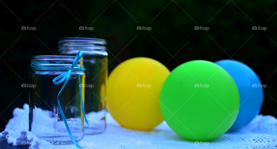 clear glass jar and balloons