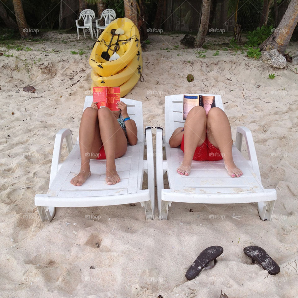 beach books sun relax by wanderlust