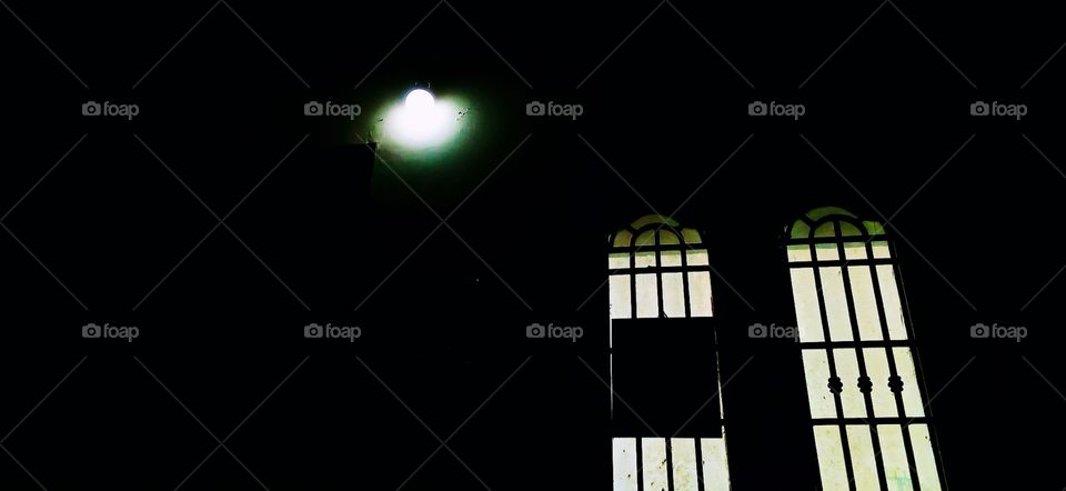 This lighting write,foap, lamp, windows