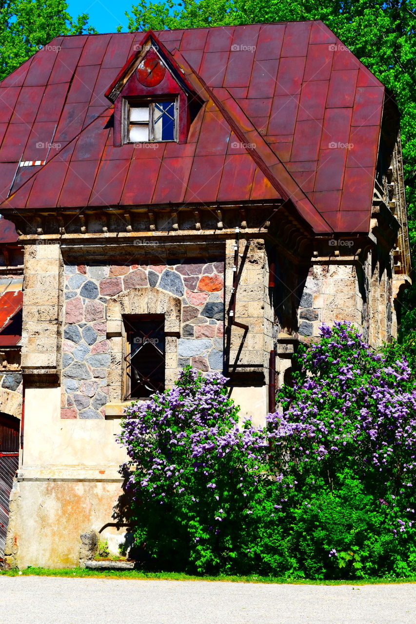 old house in New light