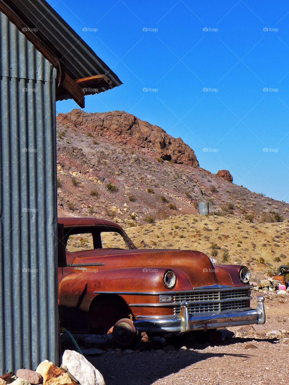 Old rusty car in the middle of the desert