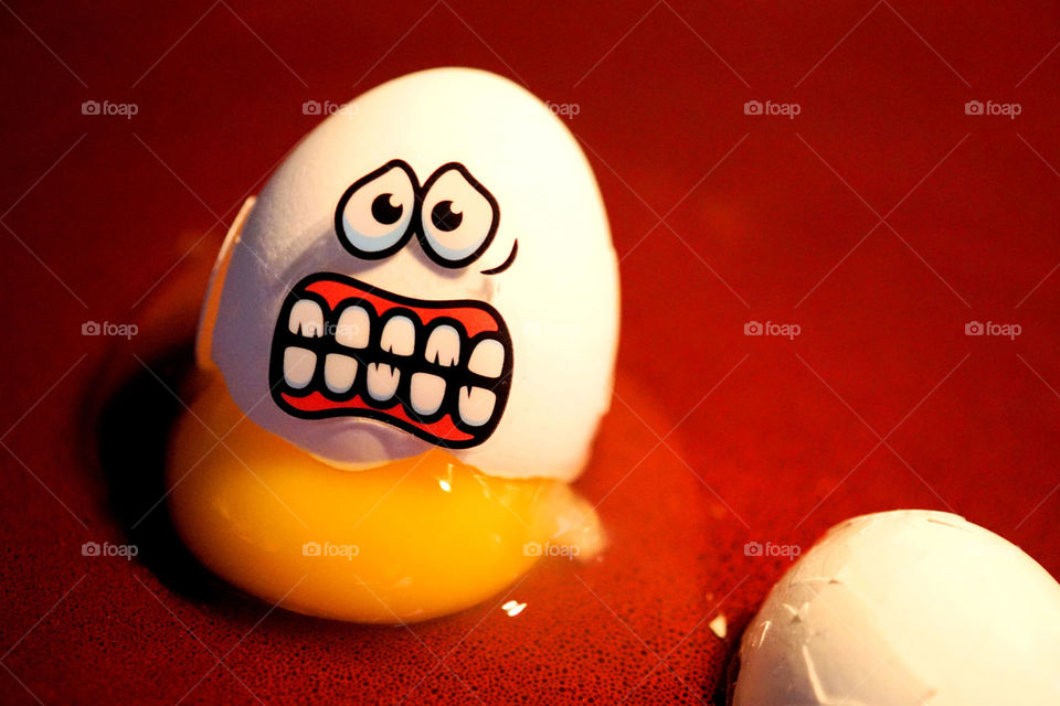 Cracked egg 