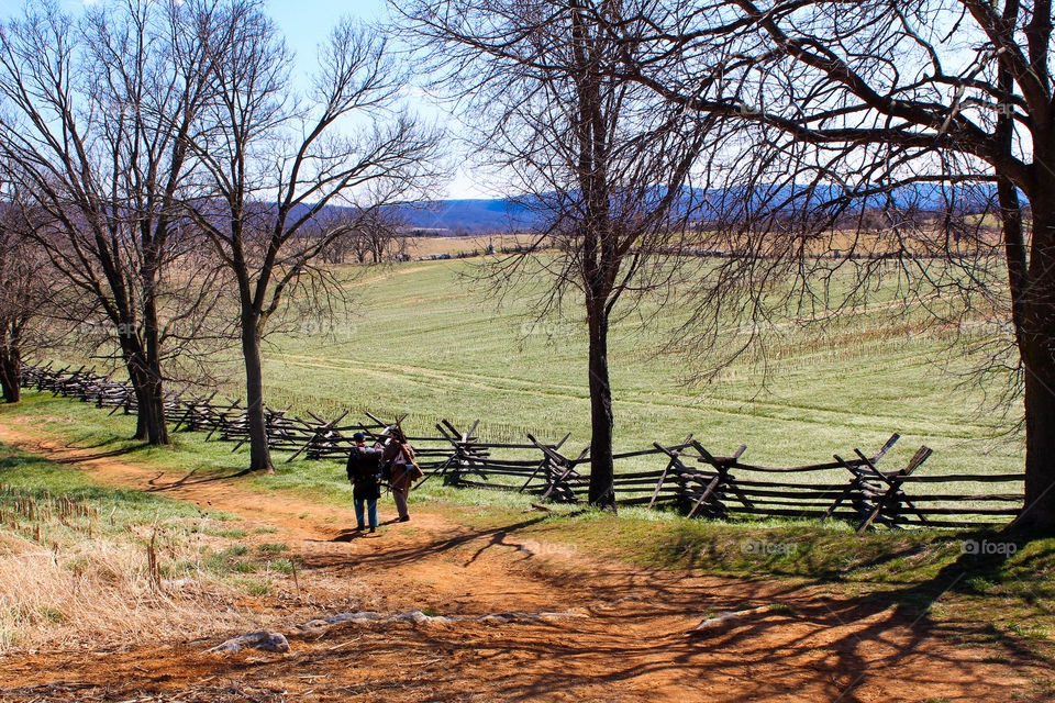Reenactors hike Antietam National Battlefield 