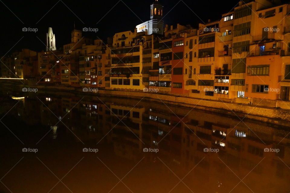 reflejo ciudad girona