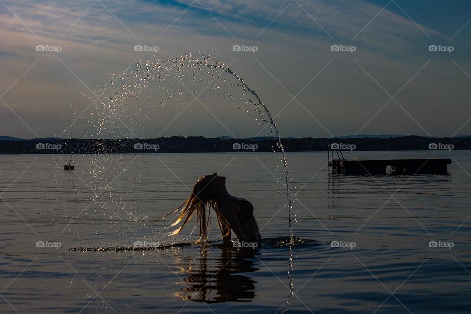 Mamma woman makes waterart at the beach.  Its very funny ans a very sporty mommy .