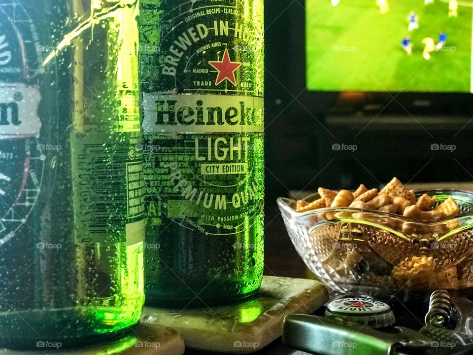 Heineken beer, sports and a snack