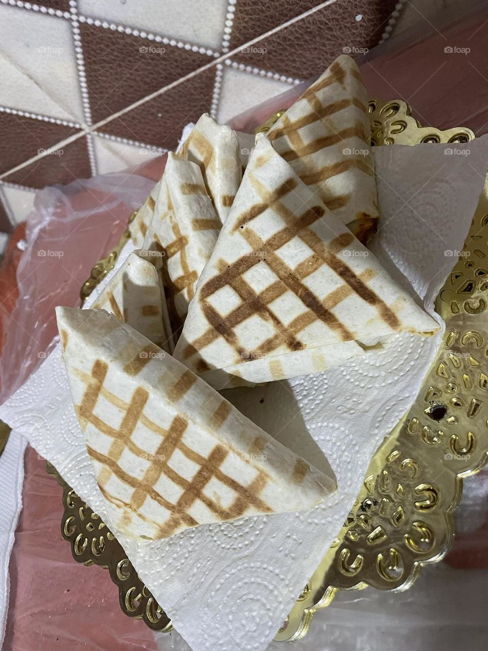 أينما وجد الطعام وجد الحب