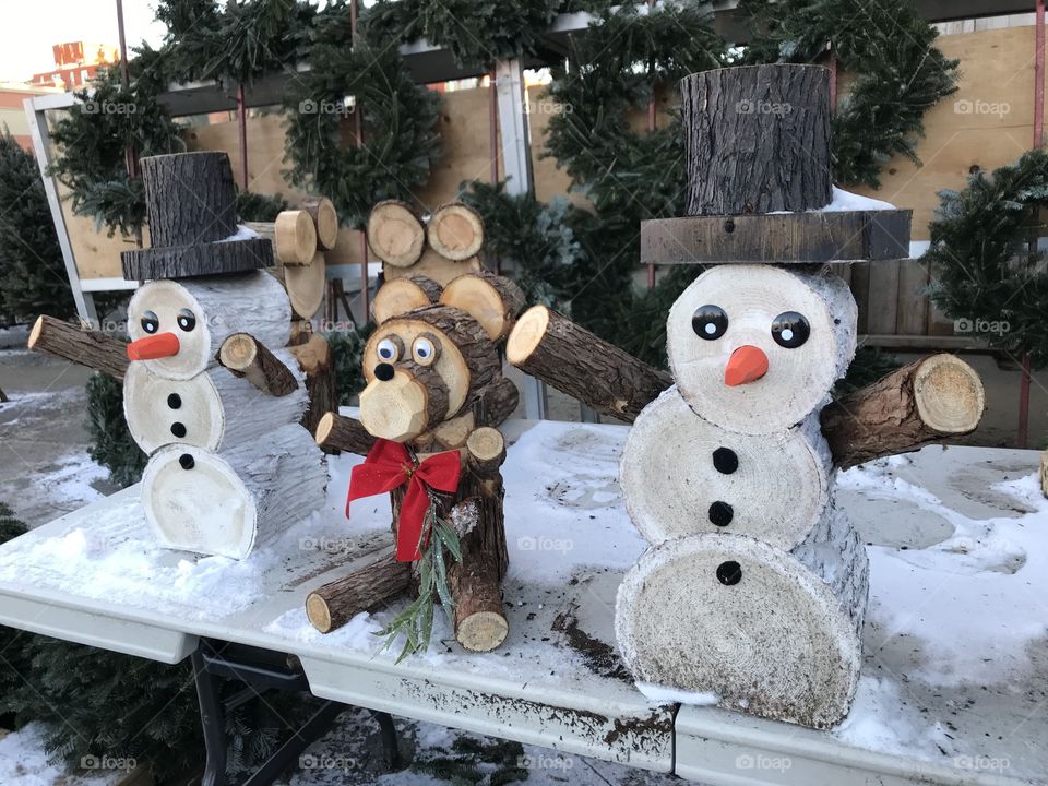 Snow wooden men 