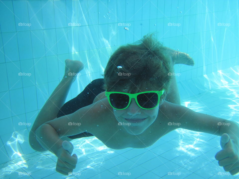 Under water kid