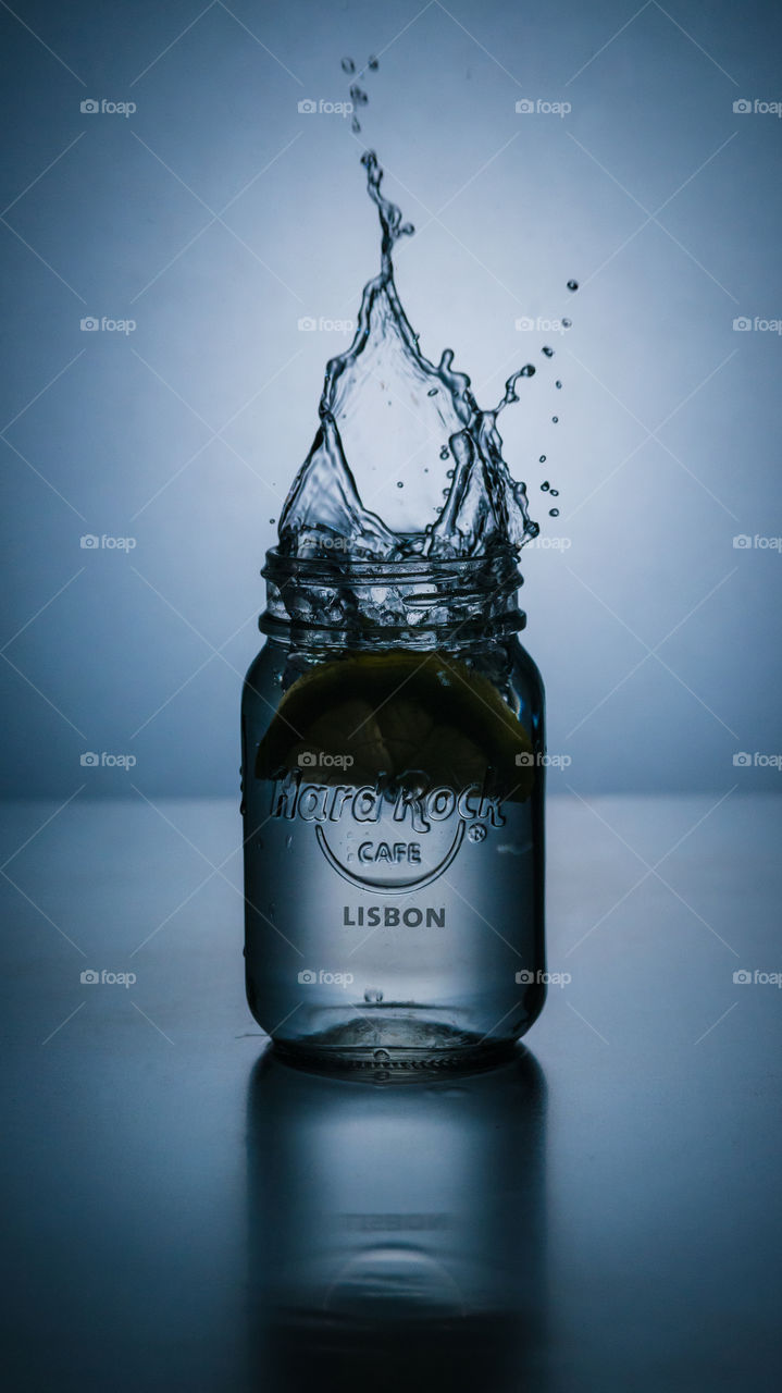 Splash of a lemon slice on an Hard Rock Cafe Lisbon glass