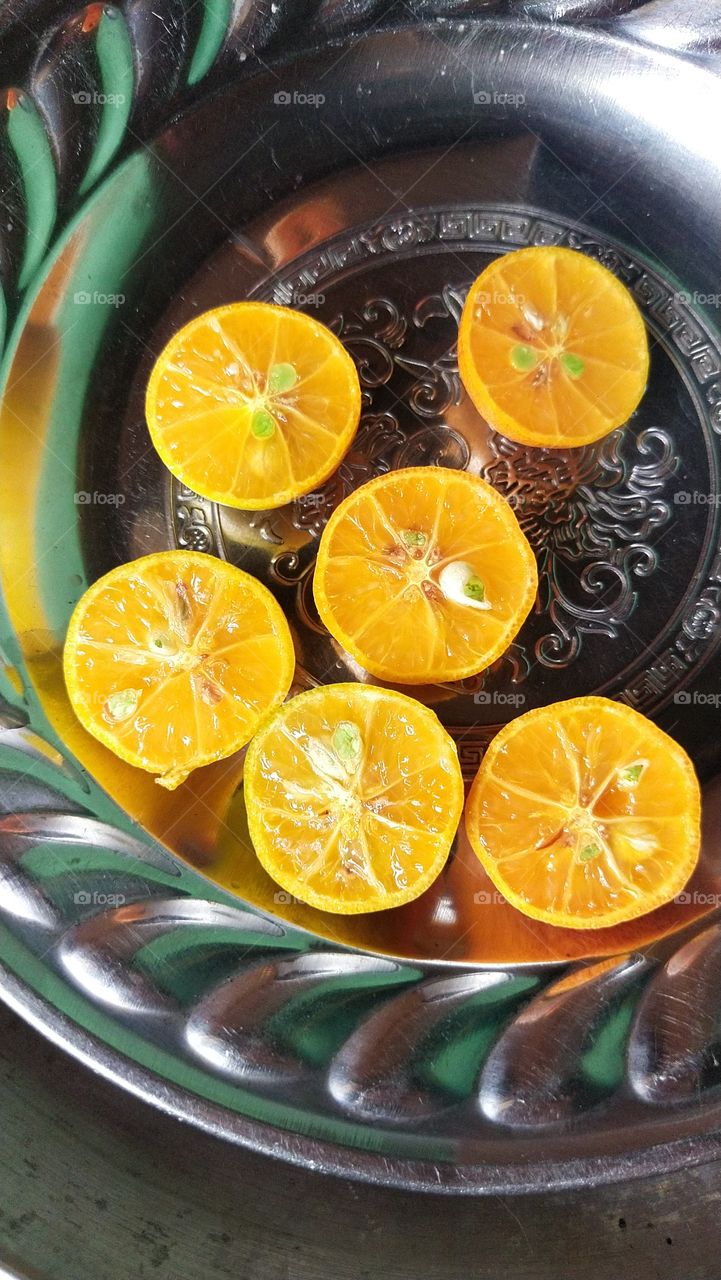 yellow lemons in a gray plate