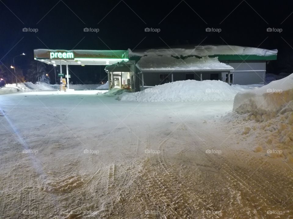 Gasstation in snow, Nighttime empty