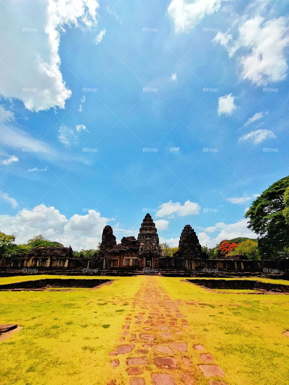 An ancient castle in Thailand is called Prasat Hin Phimai.