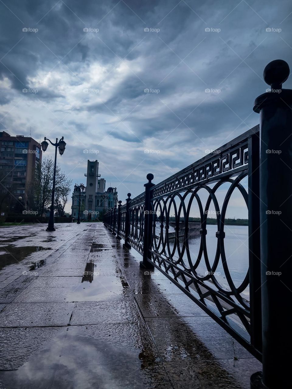 The embankment in rainy weather