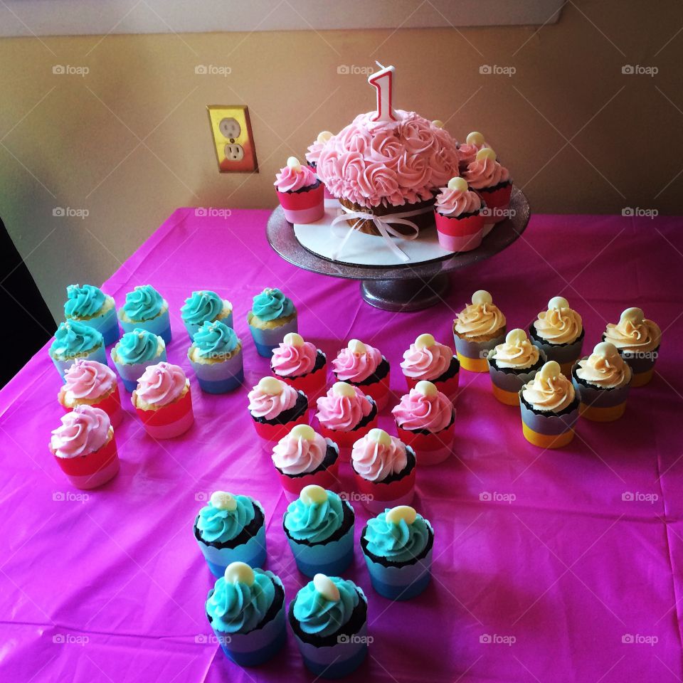 Colourful cupcakes 
