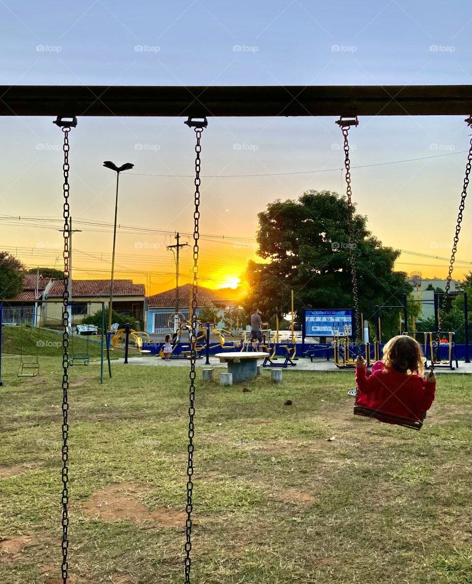 A very beautiful evening, flying with the scale and admiring the setting sun!  Live peace in simple things ... / Um final de tarde bem bonito, voando com a balança e admirando o sol se pôr! Viva a paz nas coisas simples...