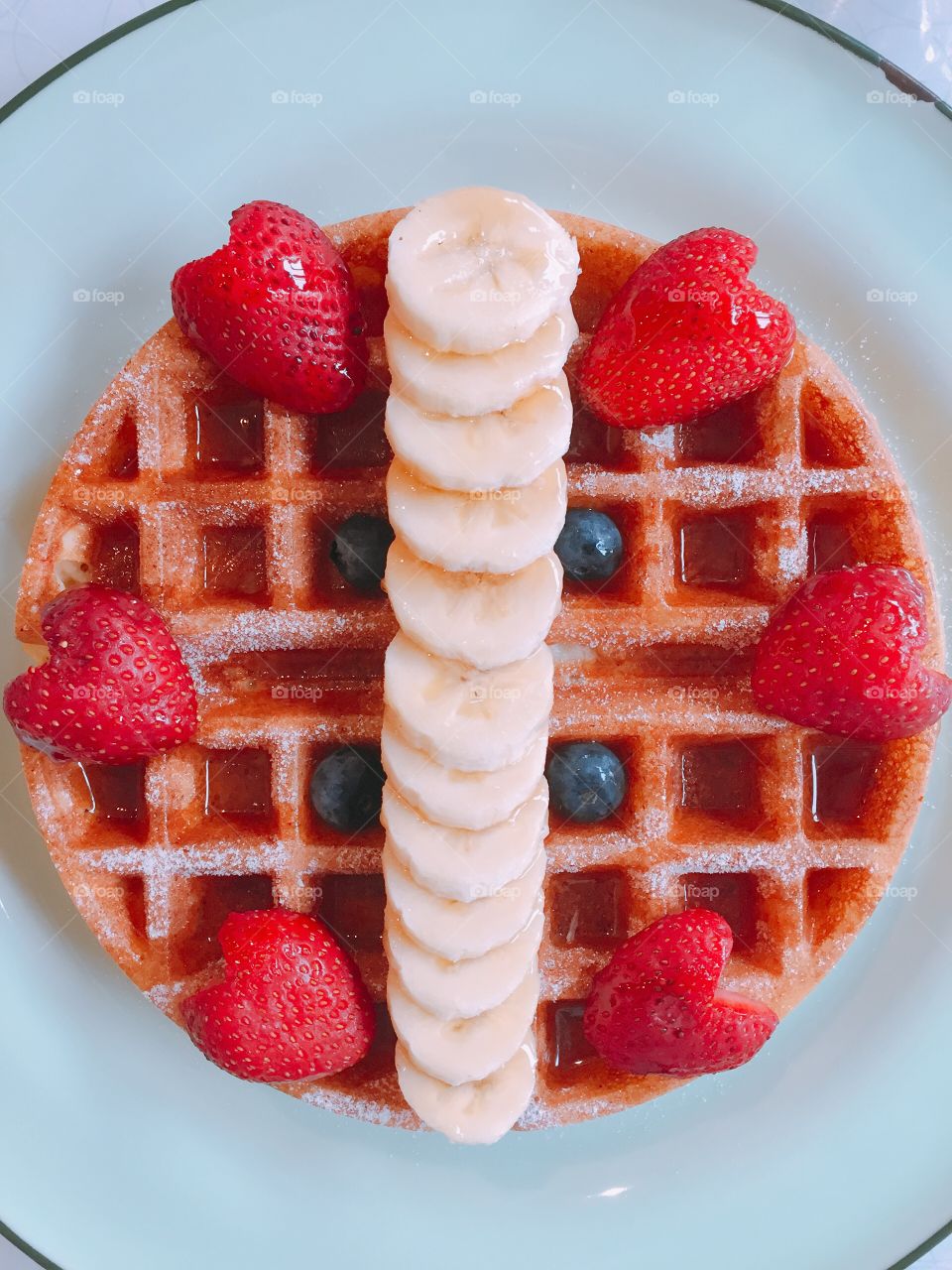 Buttermilk waffle with fruit 
