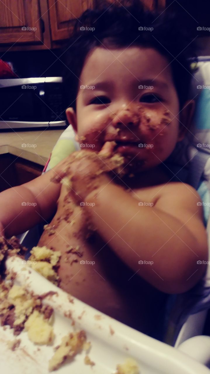 baby loves cake