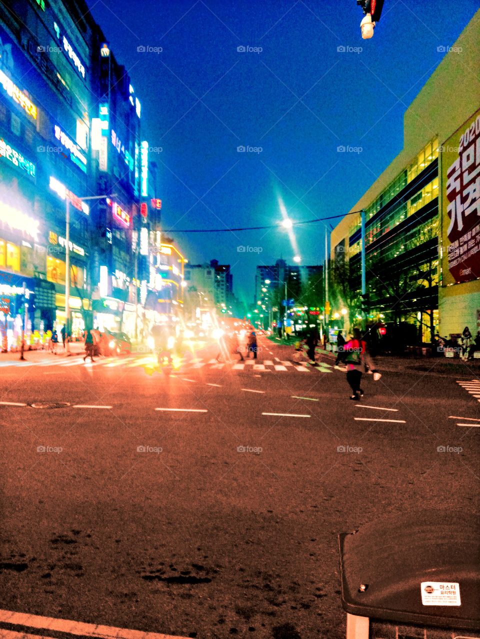 The Busy place in Yangsan City south korea which is like the heart of Yangsan City.
the people from other places comes and visit this place because the big Emart is on the right side and its very famouse than the other department store