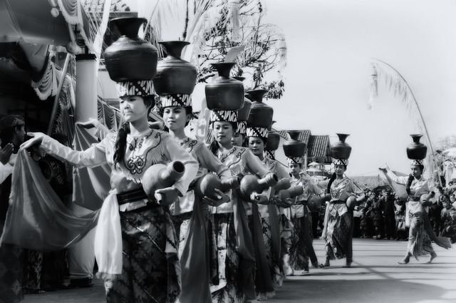 The pitcher dancers
