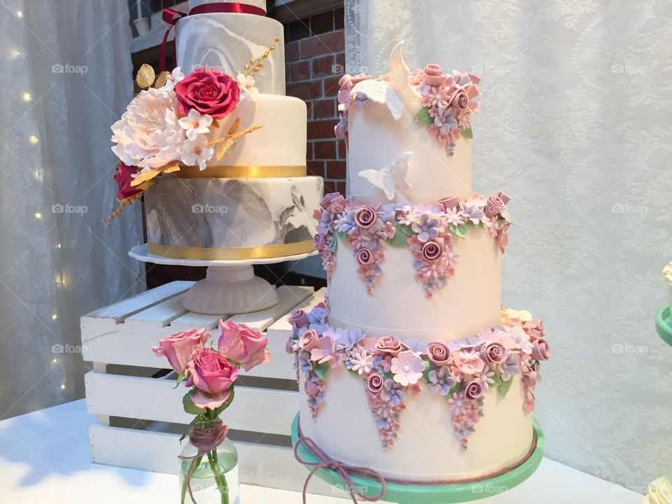 Wedding cake on display at a weddingfair.