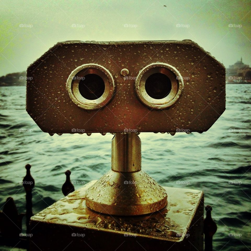 binoculars under rain