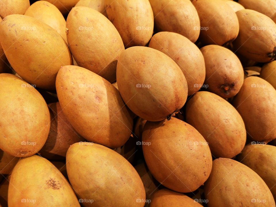 Close-up of many Sapodilla.