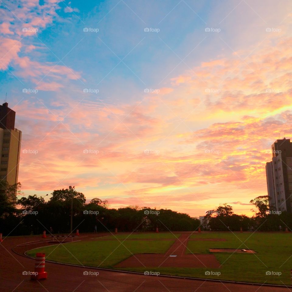 ‪#Fotografia é nosso #hobby!
A manhã que surge em um dia qualquer no Complexo Esportivo do Bolão
‪📸‬
‪#natureza #céu #horizonte #inspiração #paisagem #Mobgafia #amanhecer #Brasil #sky #nature #photooftheday #Jundiaí