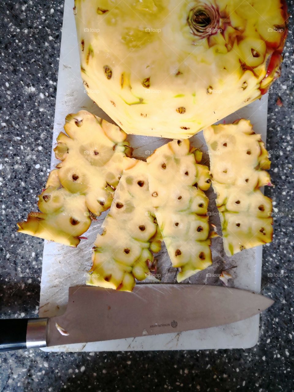 Cut the pineapple