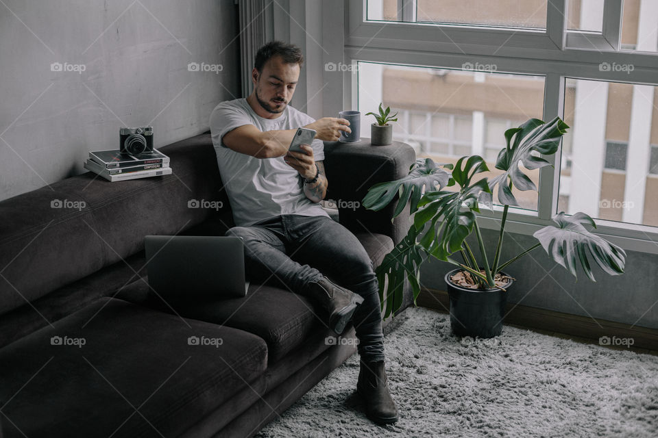 Aprenda a ser produtivo e veja novas perspectivas do seu negócio. Hoje parei para ler notificações e estudar um pouco, além de trabalhar criando conteúdo.