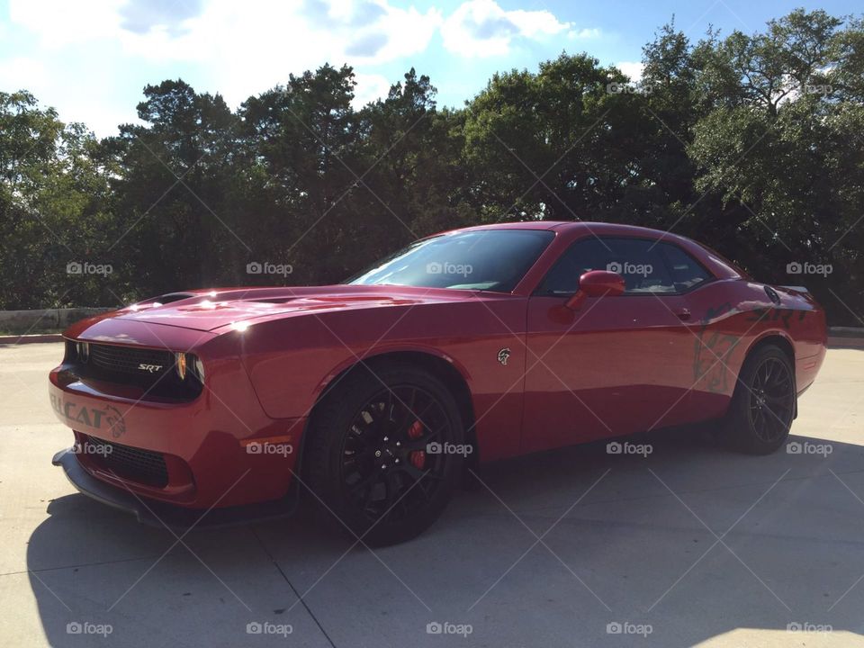 Dodge Challenger Srt Hellcat is the most beautyful car in the entire world with the super 6200cc engine end 707hp.