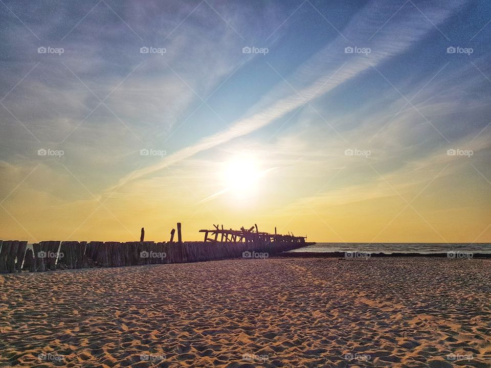 Sun, bridge, sea and beach.