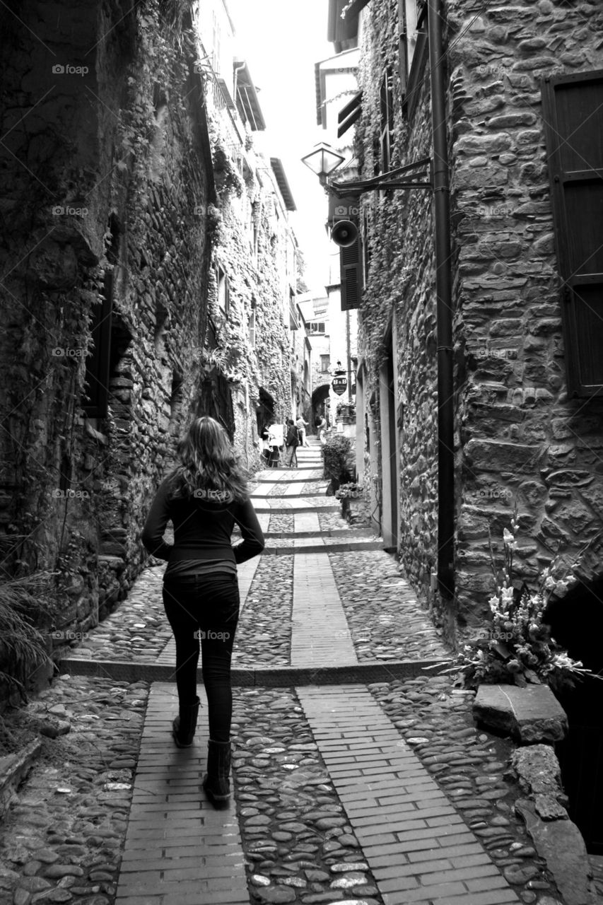 Tuscan alley