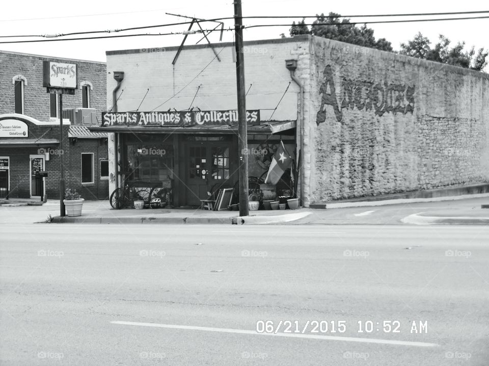 Sparks Antiques & Collectables. this is a picture of a antique gift shop in Weatherford Texas