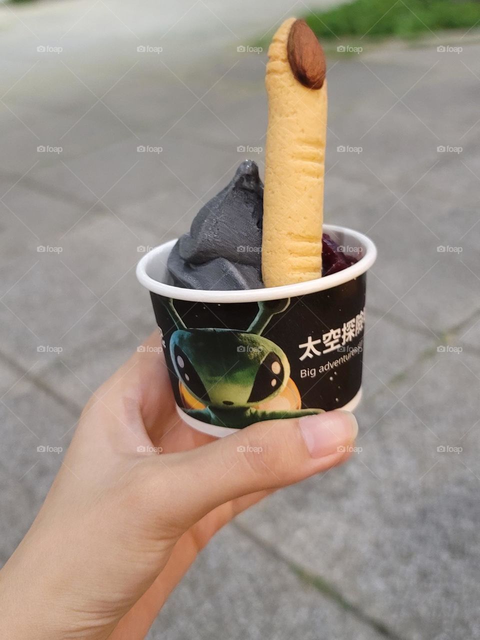 ice cream with Witch finger biscuit