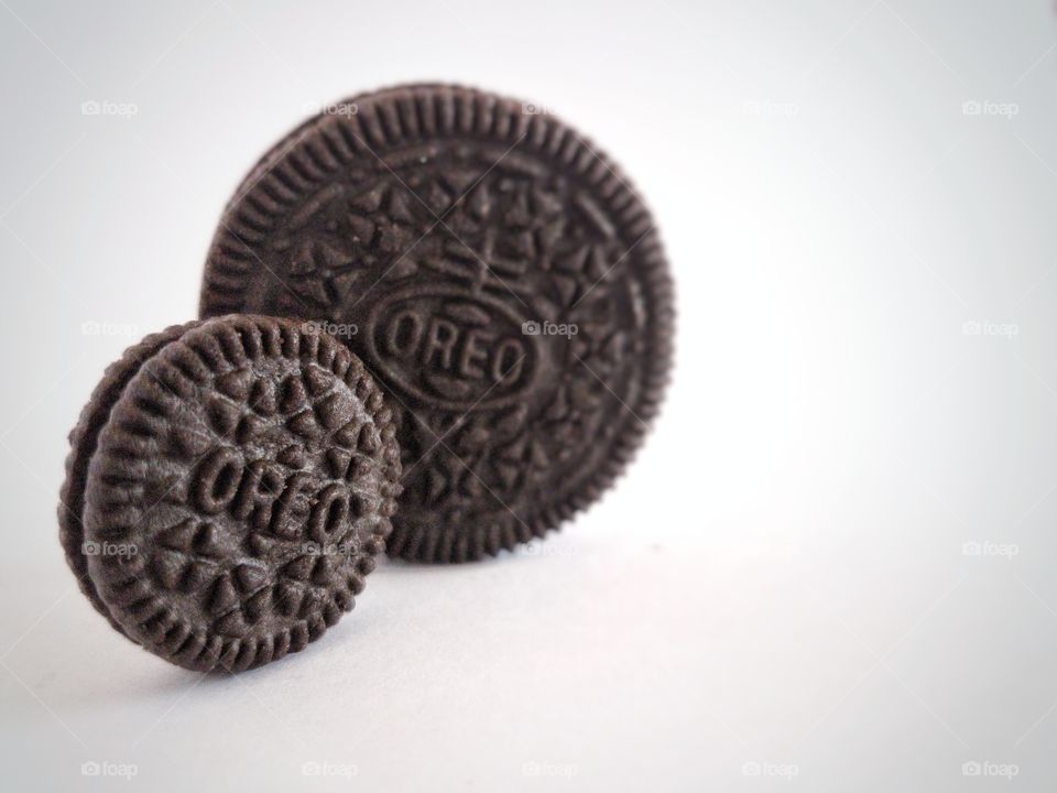 regular and mini oreos