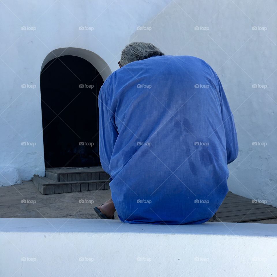 Elderly man sitting on the bench 