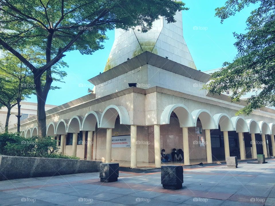 Bandung Raya Mosque, Bandung Grand Mosque, west jawa great mosque of Indonesia, seen from the angle, asia africa street diretion, arabic style mosque, with an arch on the terrace of great mosque, beside bandung alun alun,