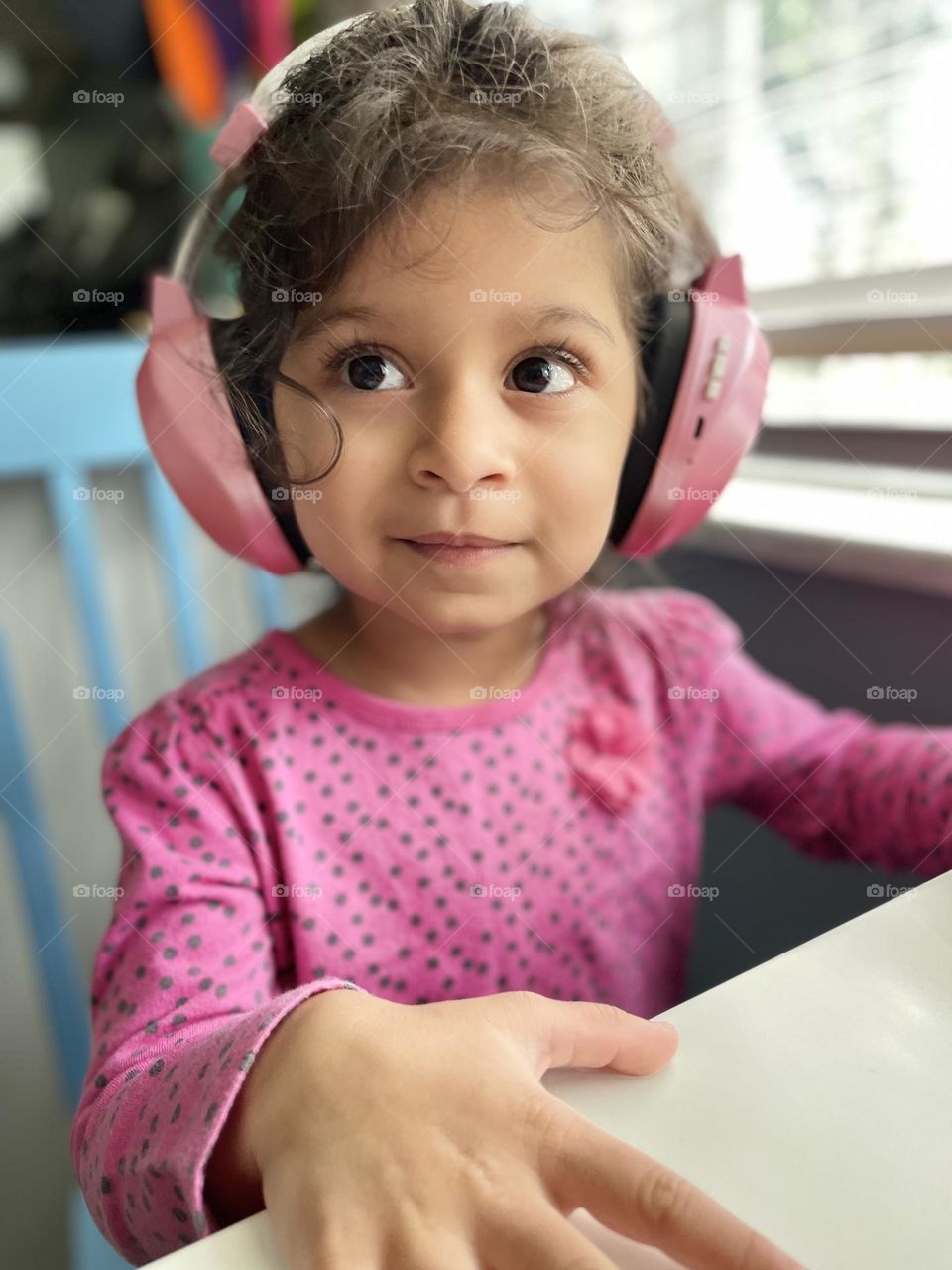 Toddler girl dressed in all pink, pink toddler outfits, Barbie style child, dressing like Barbie, dressing in pink 