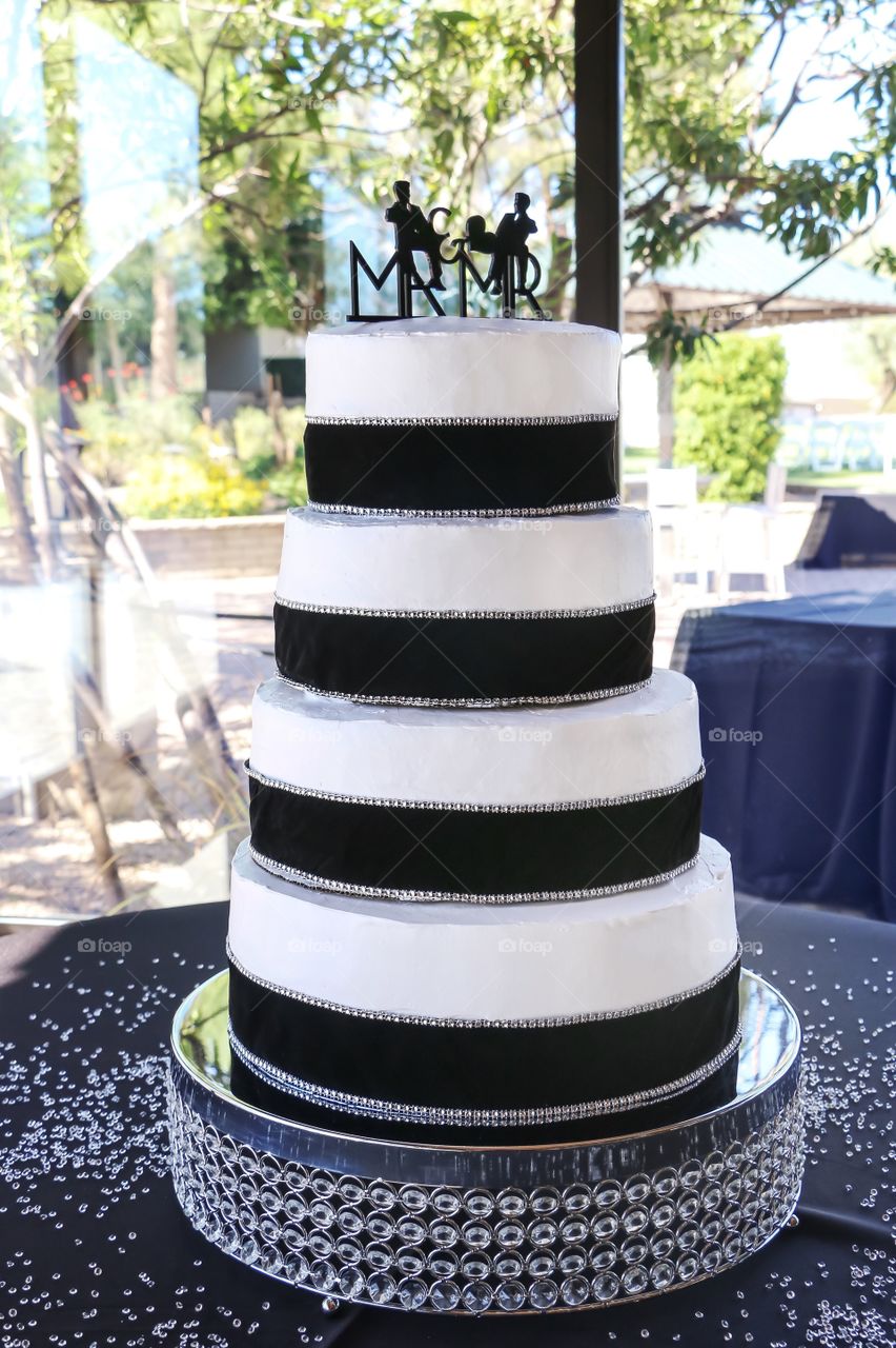 Black tie cake 