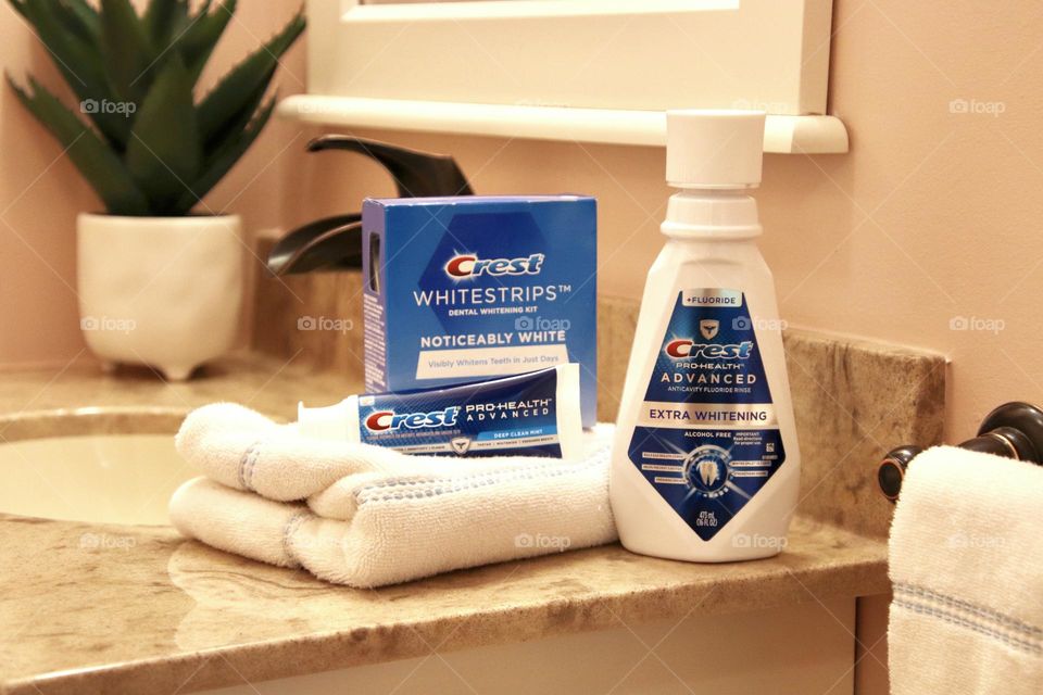 Crest toothpaste whitest rips and mouthwash 