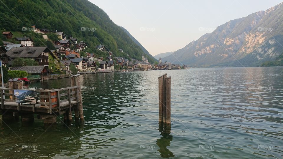 Hallstatt is a municipality located on the western shore of Lake Hallstatt, in the mountainous region of Salzkammergut (Austria). It has alpine houses and alleyways from the 16th century. It is a place of the most beautiful villages in the world.