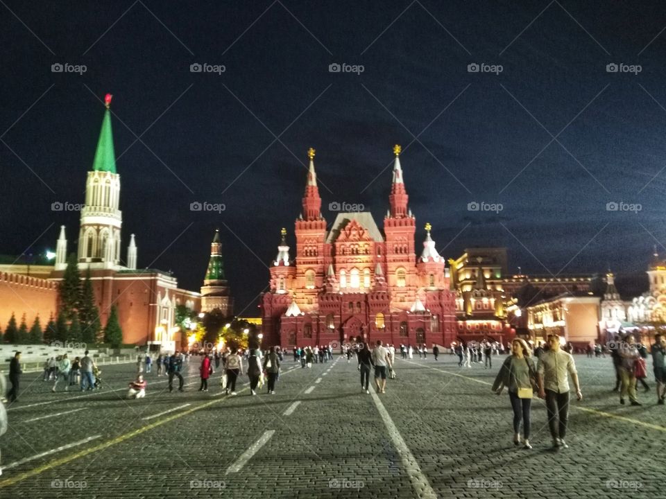 Moscow. Where can I walk in the evening? Of course on red square