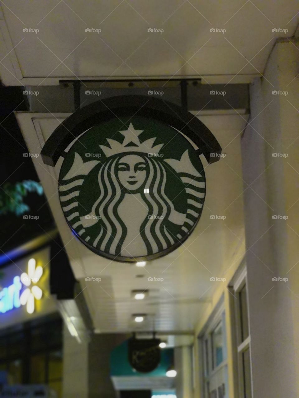 Starbucks circle sign